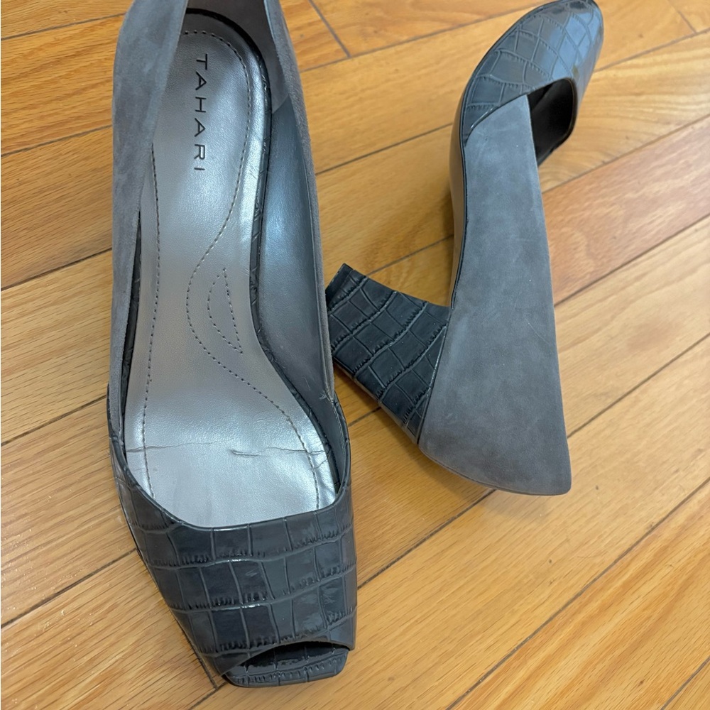 Tahari Gray Peep Toe Heels Size 8